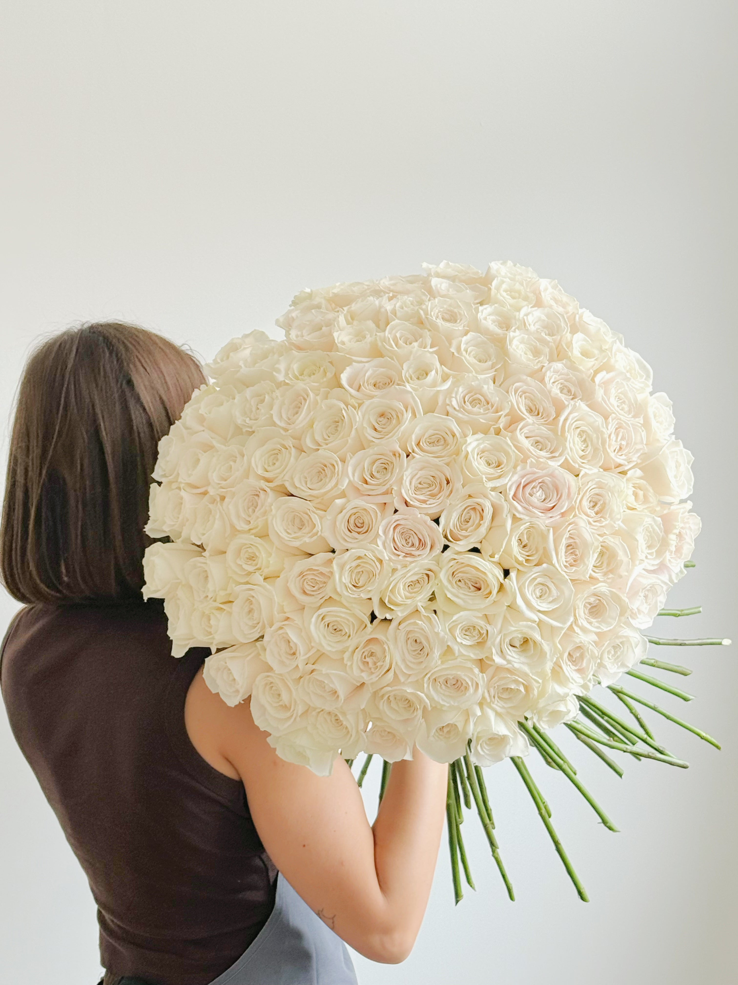 100 luxury white roses bouquet delivered in London