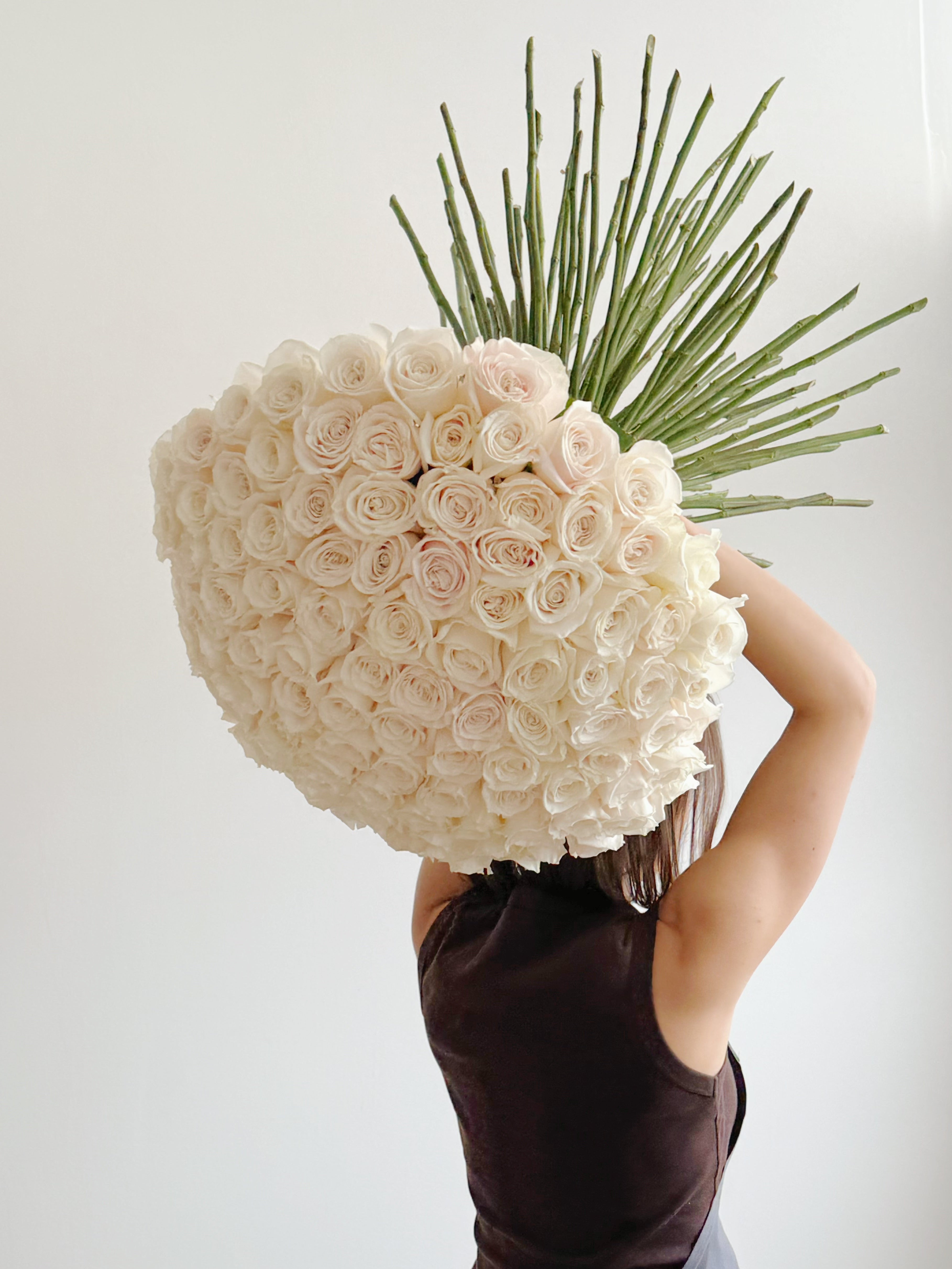 100 Luxury White Roses Bouquet